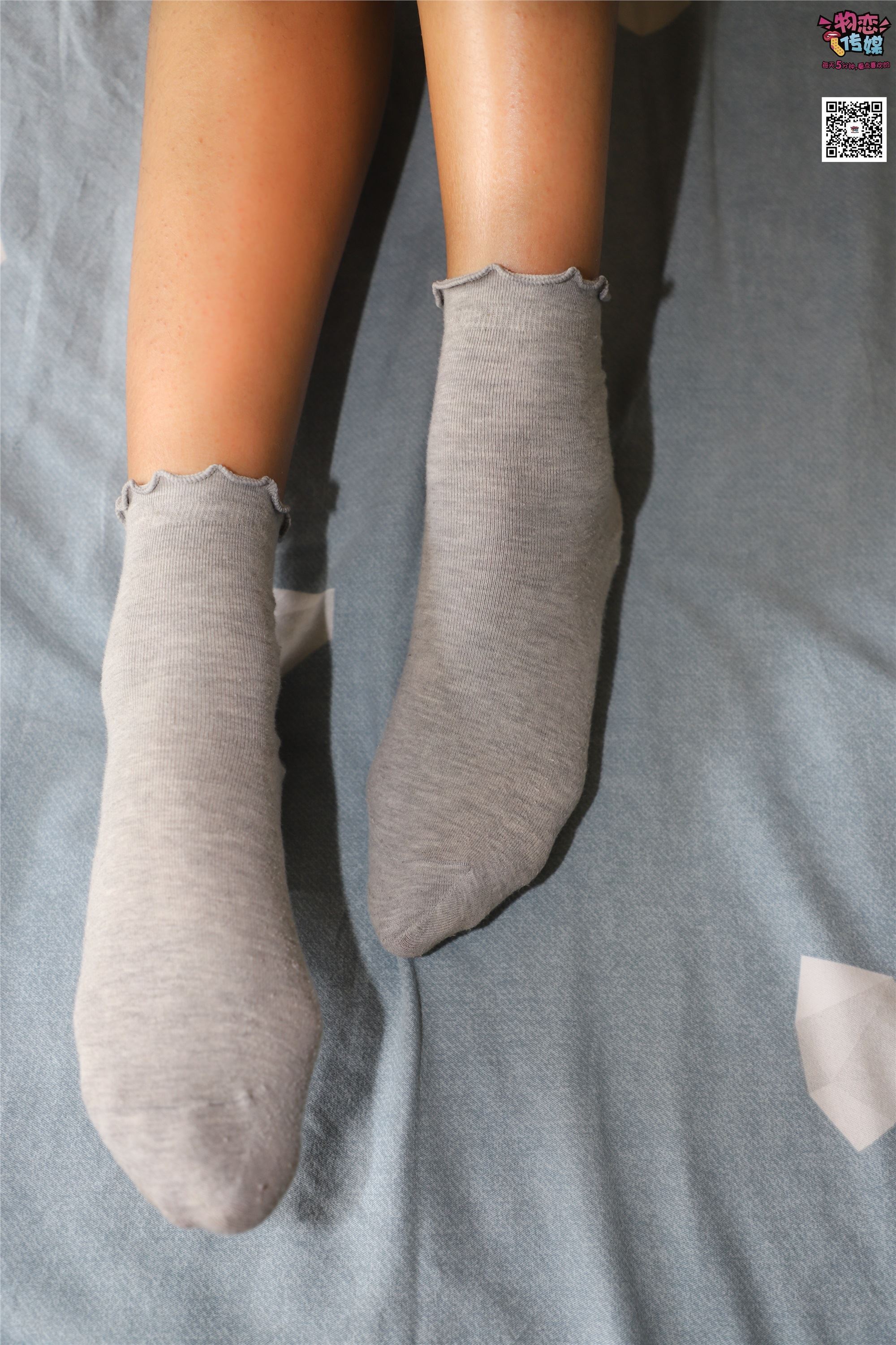 物恋传媒 No.005 JK制服高中小姐姐，棉袜加丝袜